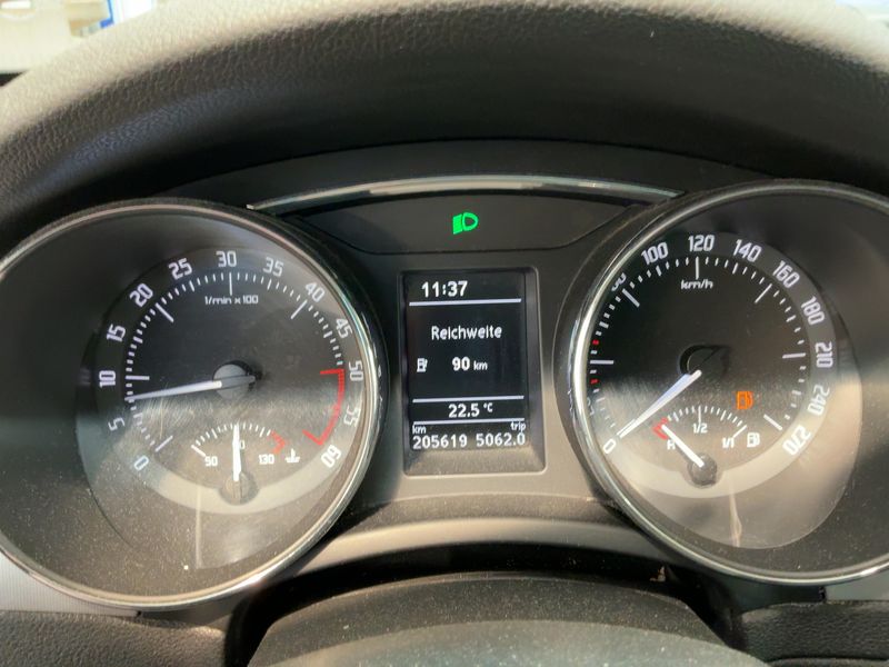 Skoda Superb 2.0 TDI Elegance 2012 – снимка 18