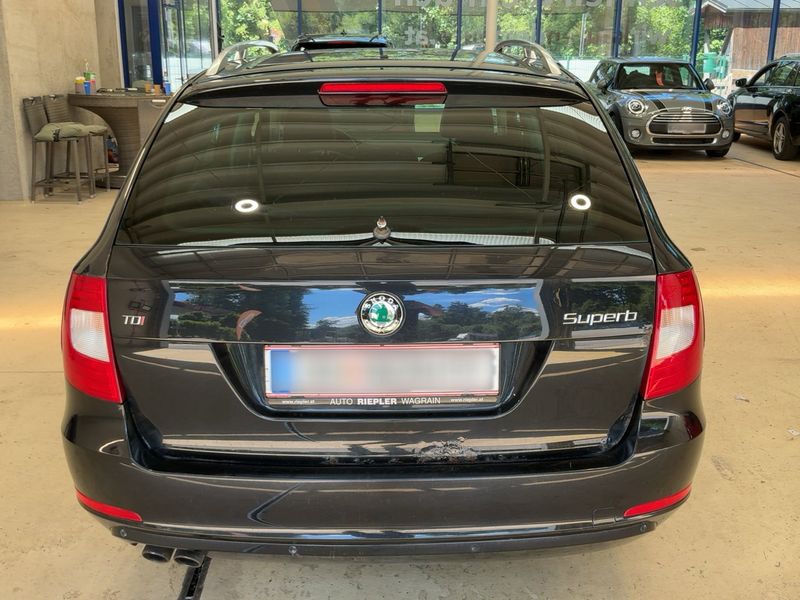 Skoda Superb 2.0 TDI Elegance 2012 – снимка 7