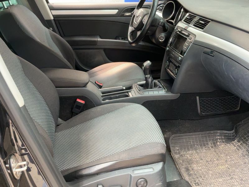 Skoda Superb 2.0 TDI Elegance 2012 – снимка 16