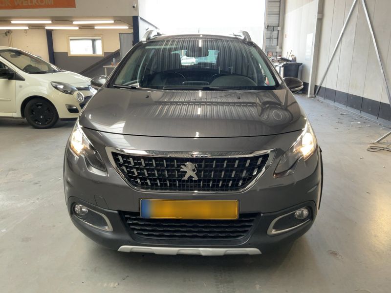 Peugeot 2008 1.2 PureTech Allure 2018 – снимка 14