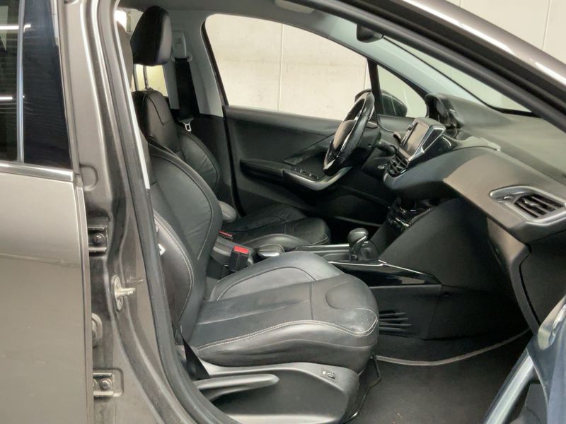 Peugeot 2008 1.2 PureTech Allure 2018 – снимка 16