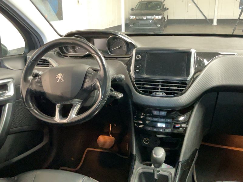 Peugeot 2008 1.2 PureTech Allure 2018 – снимка 17