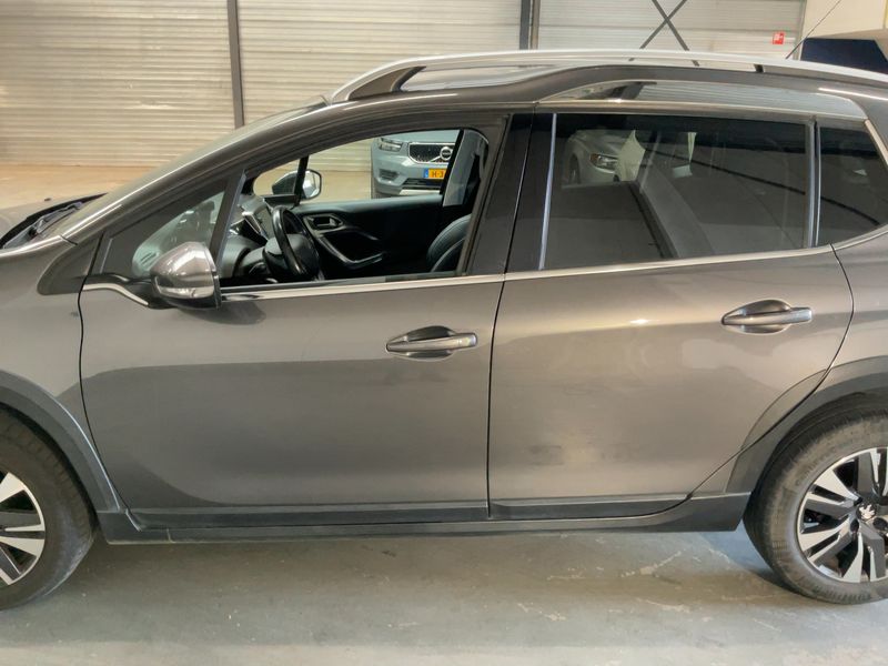 Peugeot 2008 1.2 PureTech Allure 2018 – снимка 4