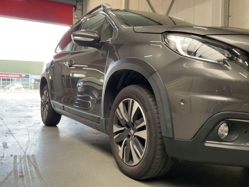 Peugeot 2008 1.2 PureTech Allure 2018 – снимка 12