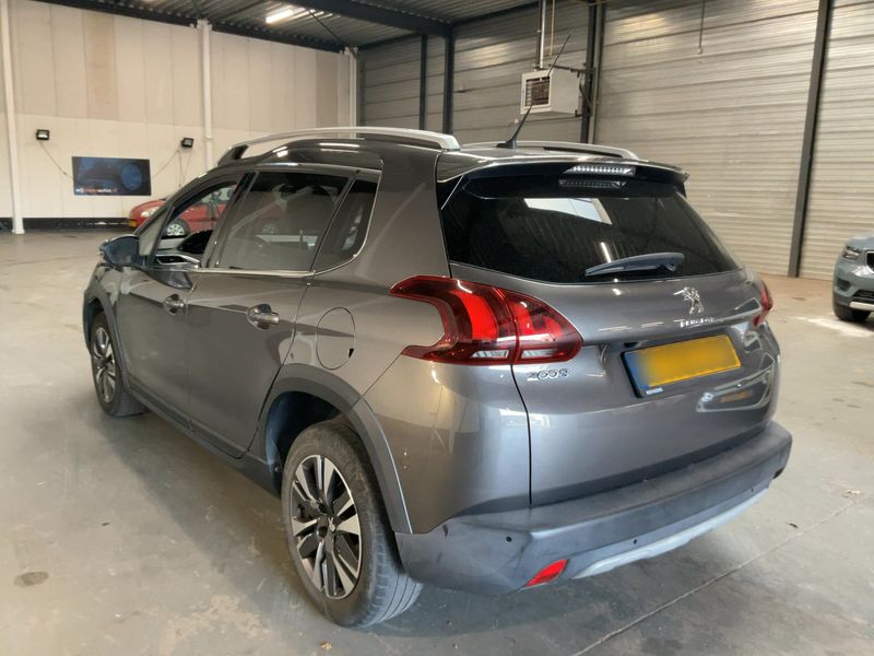 Peugeot 2008 1.2 PureTech Allure 2018 – снимка 6