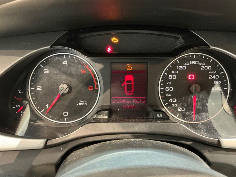 Audi A4 2.0 TDI Ambition 2011 – снимка 13