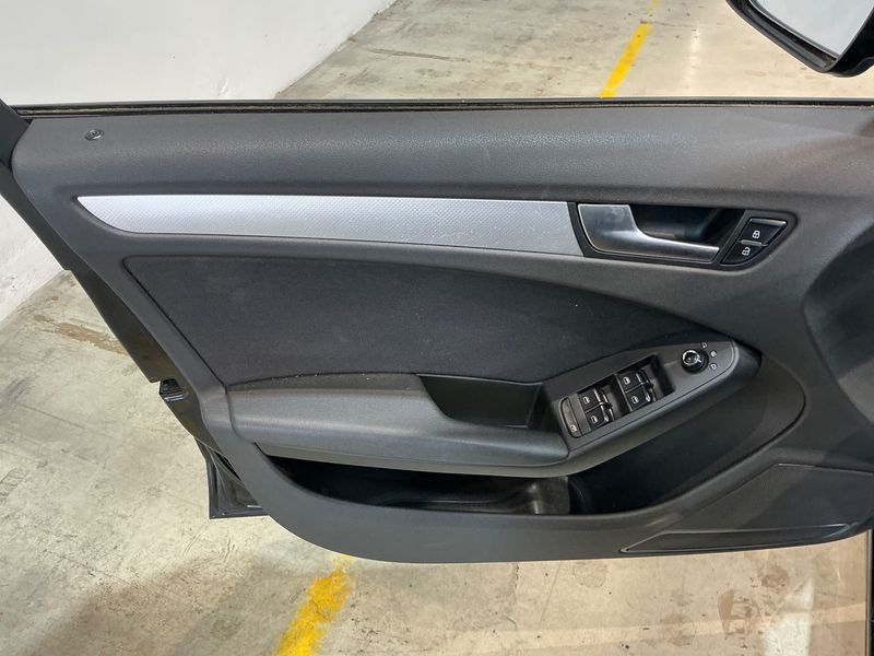Audi A4 2.0 TDI Ambition 2011 – снимка 29