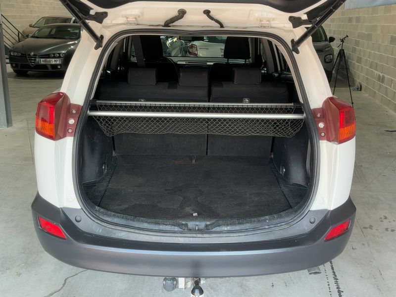 Toyota RAV 4 2.0 D-4D Life 2014 – снимка 15