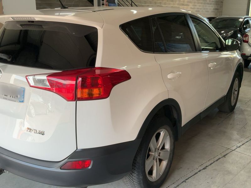 Toyota RAV 4 2.0 D-4D Life 2014 – снимка 8