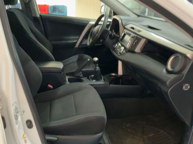 Toyota RAV 4 2.0 D-4D Life 2014 – снимка 16