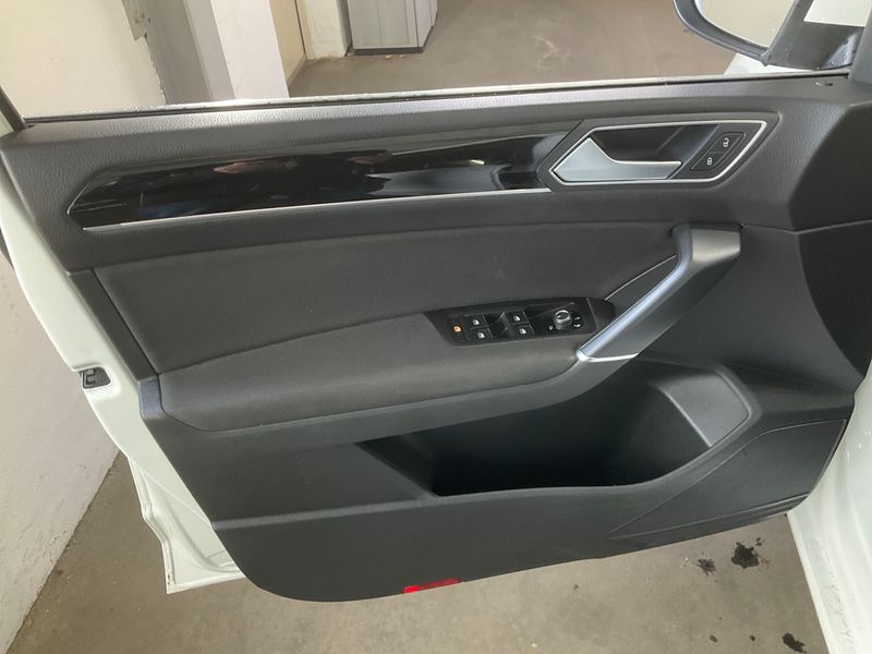 Volkswagen Touran 2.0 TDI Highline BlueMotion Tech 2019 – снимка 29