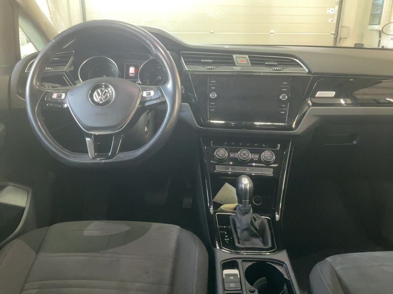 Volkswagen Touran 2.0 TDI Highline BlueMotion Tech 2019 – снимка 17