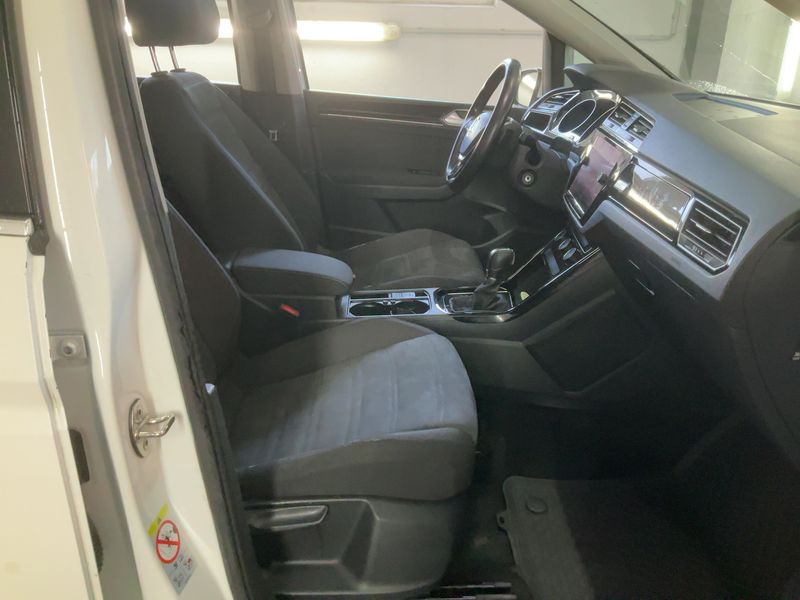 Volkswagen Touran 2.0 TDI Highline BlueMotion Tech 2019 – снимка 16