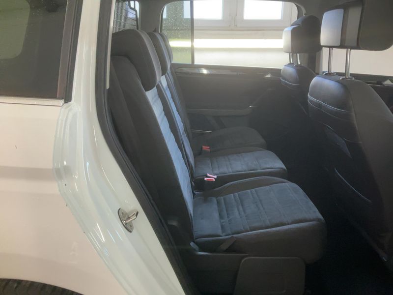 Volkswagen Touran 2.0 TDI Highline BlueMotion Tech 2019 – снимка 19