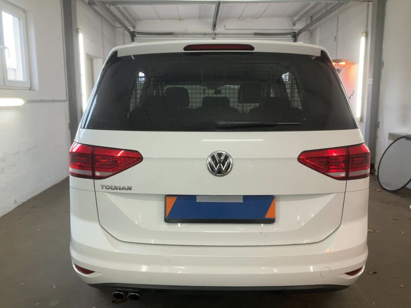 Volkswagen Touran 2.0 TDI Highline BlueMotion Tech 2019 – снимка 7