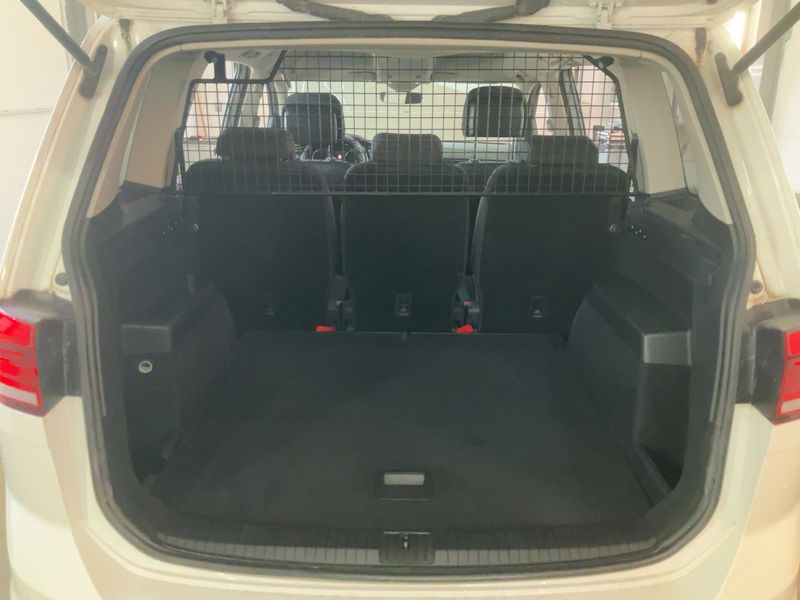 Volkswagen Touran 2.0 TDI Highline BlueMotion Tech 2019 – снимка 15