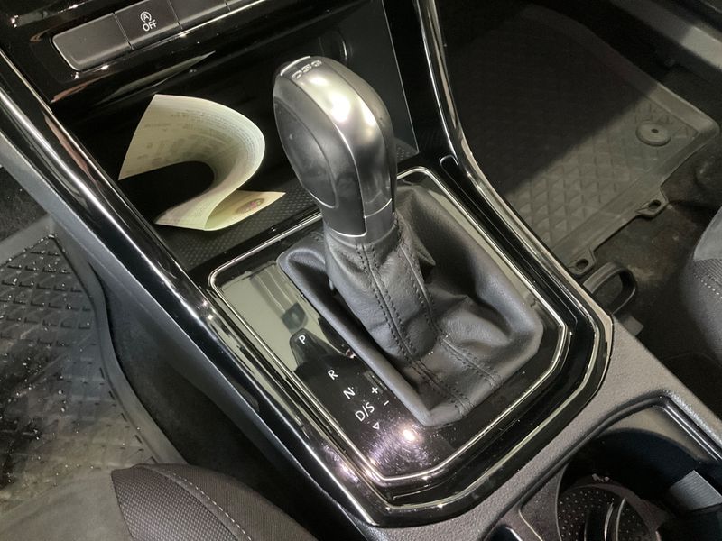 Volkswagen Touran 2.0 TDI Highline BlueMotion Tech 2019 – снимка 33