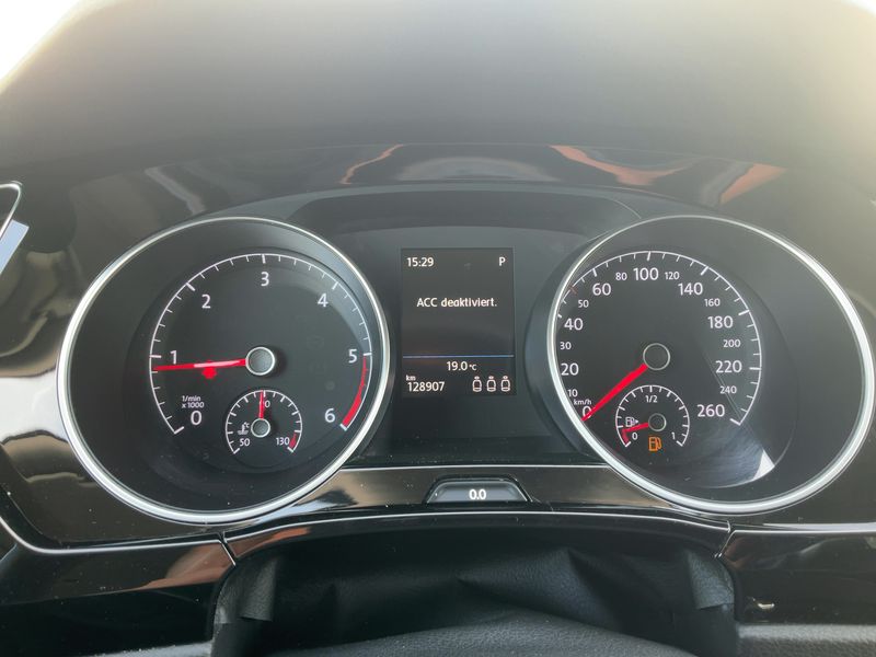 Volkswagen Touran 2.0 TDI Highline BlueMotion Tech 2019 – снимка 18