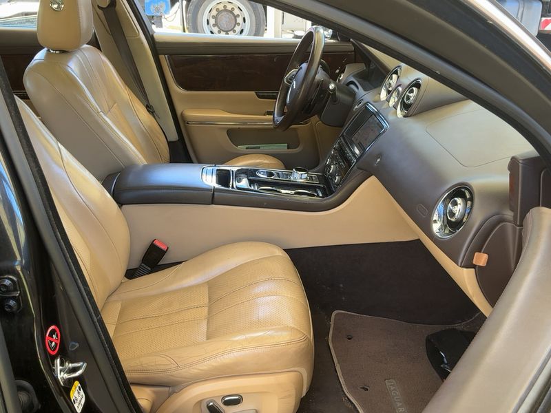 Jaguar XJ 3.0 D V6 Premium Luxury 2013 – снимка 16