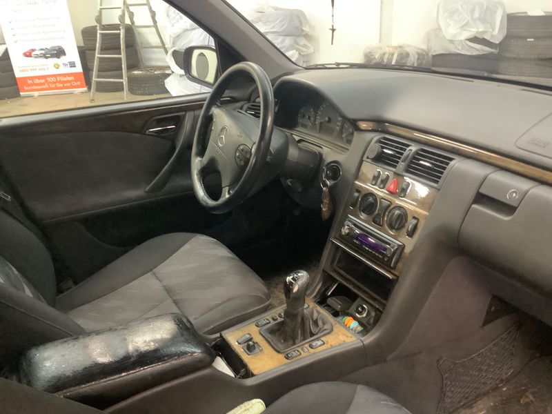 Mercedes-Benz E-Klasse E 220 CDI Avantgarde 2001 – снимка 3