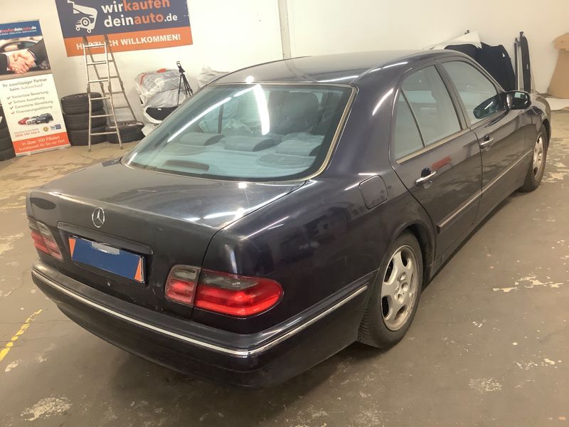 Mercedes-Benz E-Klasse E 220 CDI Avantgarde 2001 – снимка 2