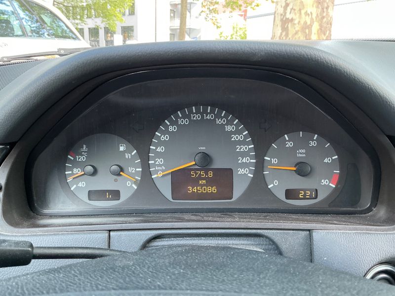 Mercedes-Benz E-Klasse E 220 CDI Avantgarde 2001 – снимка 4