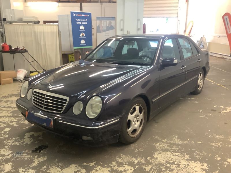 Mercedes-Benz E-Klasse E 220 CDI Avantgarde 2001 – снимка 1