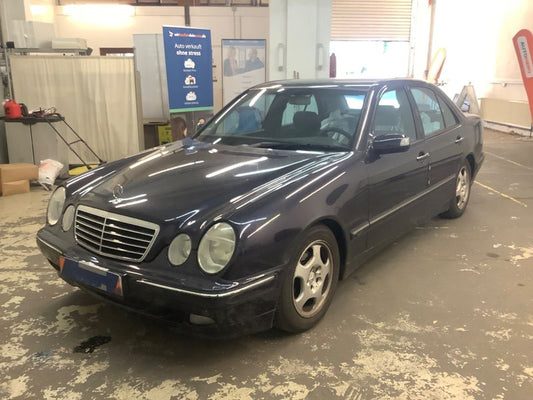 Mercedes-Benz E-Klasse E 220 CDI Avantgarde 2001 – снимка 1