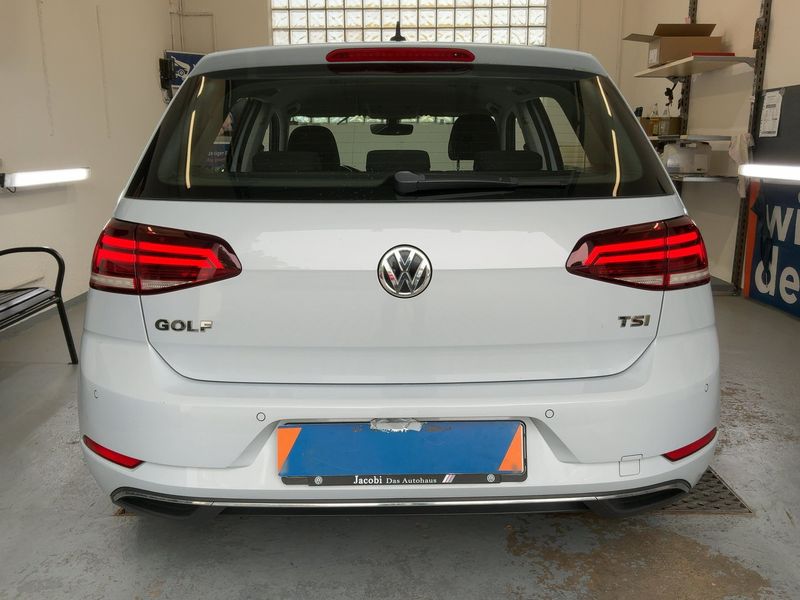 Volkswagen Golf VII 1.0 TSI Comfortline BlueMotion Tech НЕЗАБАВНА ПОКУПКА снимка 35