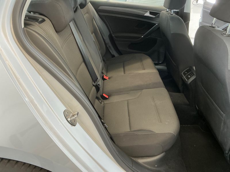 Volkswagen Golf VII 1.0 TSI Comfortline BlueMotion Tech НЕЗАБАВНА ПОКУПКА снимка 9