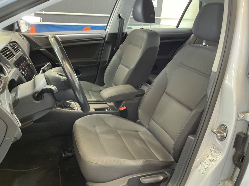 Volkswagen Golf VII 1.0 TSI Comfortline BlueMotion Tech НЕЗАБАВНА ПОКУПКА снимка 2