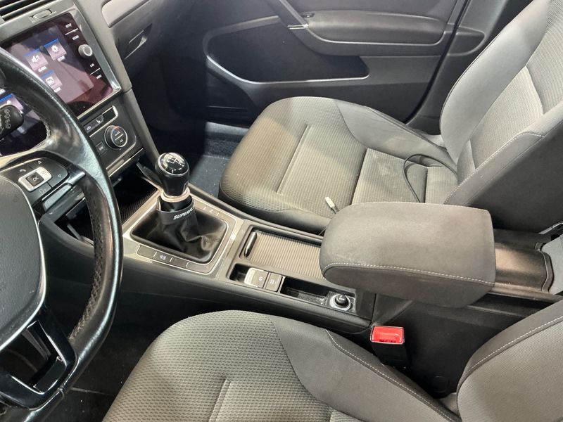 Volkswagen Golf VII 1.0 TSI Comfortline BlueMotion Tech НЕЗАБАВНА ПОКУПКА снимка 3