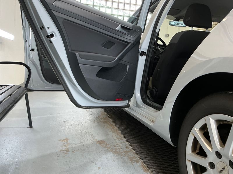 Volkswagen Golf VII 1.0 TSI Comfortline BlueMotion Tech НЕЗАБАВНА ПОКУПКА снимка 5