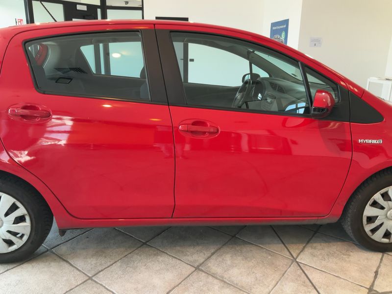 Toyota Yaris 1.5 Hybrid Cool 2017 – снимка 10