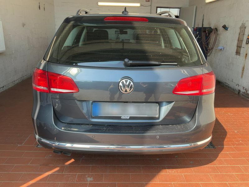 Volkswagen Passat 2.0 TDI Highline BlueMotion Tech 2012 – снимка 7