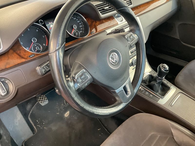 Volkswagen Passat 2.0 TDI Highline BlueMotion Tech 2012 – снимка 25
