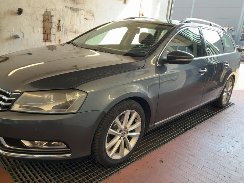 Volkswagen Passat 2.0 TDI Highline BlueMotion Tech 2012 – снимка 2