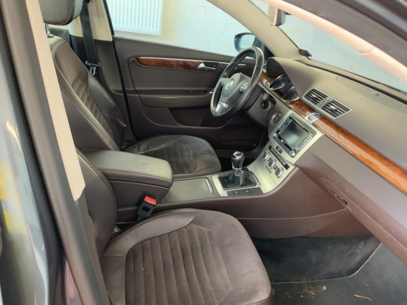 Volkswagen Passat 2.0 TDI Highline BlueMotion Tech 2012 – снимка 16