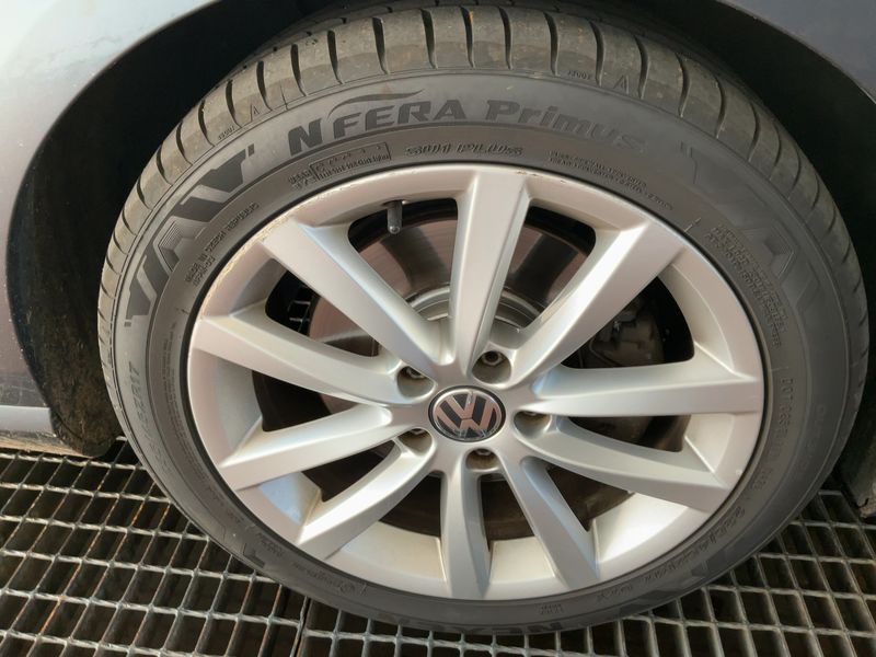 Volkswagen Passat 2.0 TDI Highline BlueMotion Tech 2012 – снимка 11