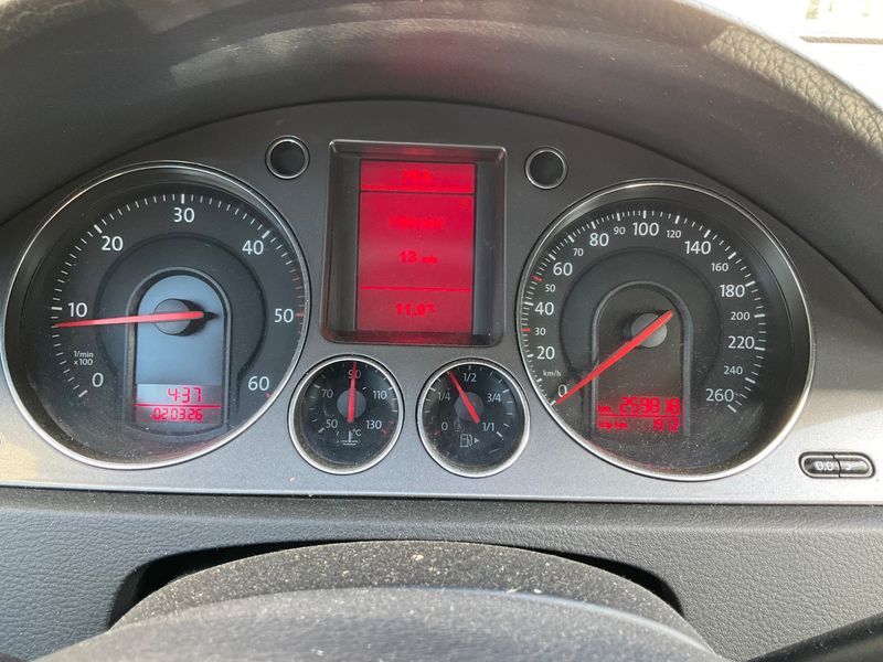 Volkswagen Passat 2.0 TDI Trendline 2009 – снимка 4
