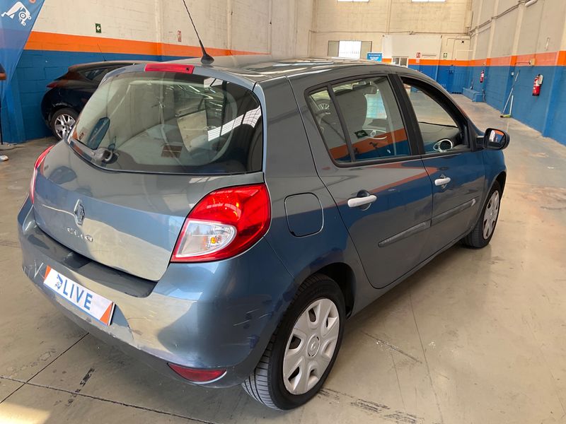 Renault Clio 1.5 dCi Expression 2010 – снимка 2