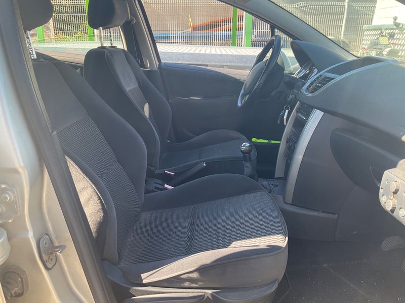 Peugeot 207 1.6 HDi Premium Auto Ecole 2008 – снимка 3