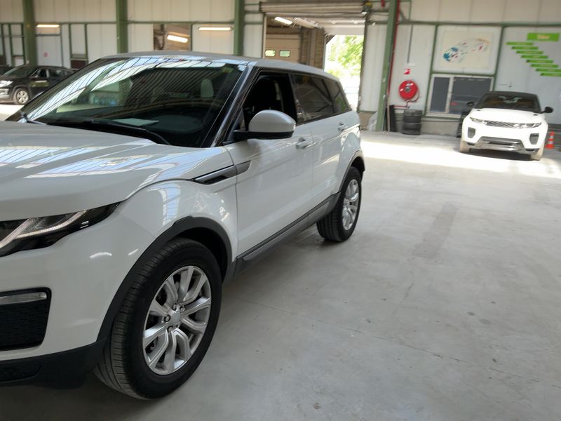 Land Rover Evoque 2.0 Td4 SE 2019 – снимка 2