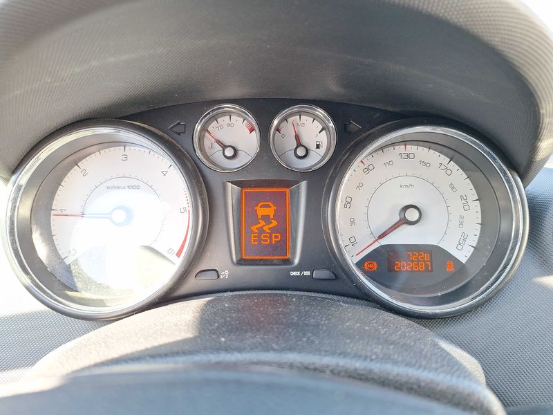 Peugeot 308 1.6 e-HDi Allure 2013 – снимка 54