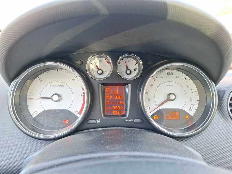 Peugeot 308 1.6 e-HDi Allure 2013 – снимка 12