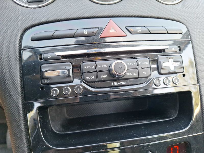 Peugeot 308 1.6 e-HDi Allure 2013 – снимка 76