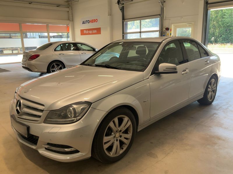 Mercedes-Benz C-Klasse C 220 CDI BlueEfficiency Avantgarde 2011 – снимка 2