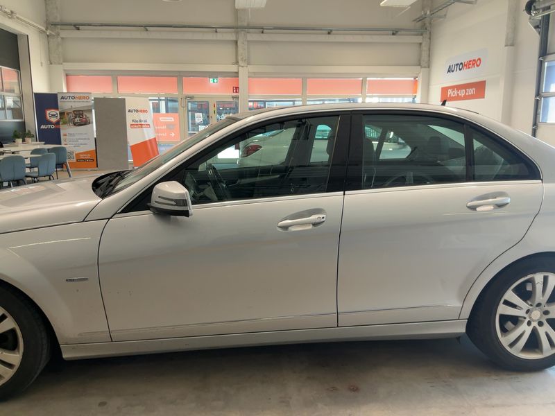 Mercedes-Benz C-Klasse C 220 CDI BlueEfficiency Avantgarde 2011 – снимка 4