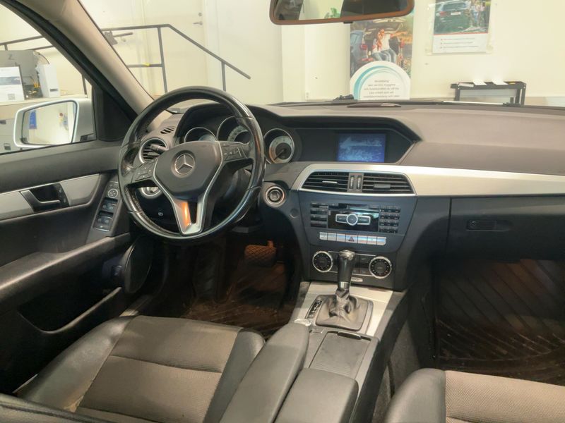 Mercedes-Benz C-Klasse C 220 CDI BlueEfficiency Avantgarde 2011 – снимка 18