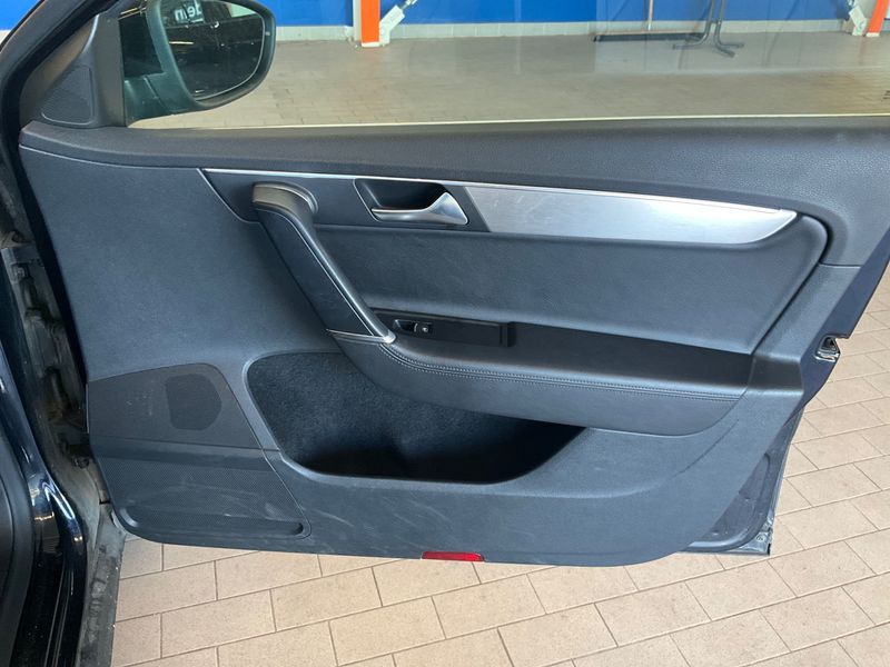 Volkswagen Passat 2.0 TDI Highline BlueMotion Tech 2013 – снимка 27
